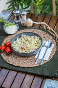 Spello Kitchen Feneryolu Taze Makarna Yer fıstıklı özel pesto soslu kremalı kiraz domatesli Di Pesto