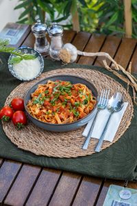 Spello Kitchen Feneryolu Taze Makarna Orijinal Bolonez soslu fesleğenli dana kıymalı Bolognese