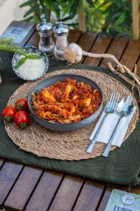 Spello Kitchen Feneryolu Taze Makarna kızarmış patlıcanlı tavuklu domates soslu Alla Norma