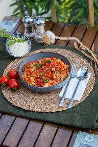 Spello Kitchen Feneryolu Taze Makarna Özel Acı soslu ve domates soslu zeytinli fesleğenli Arabiata